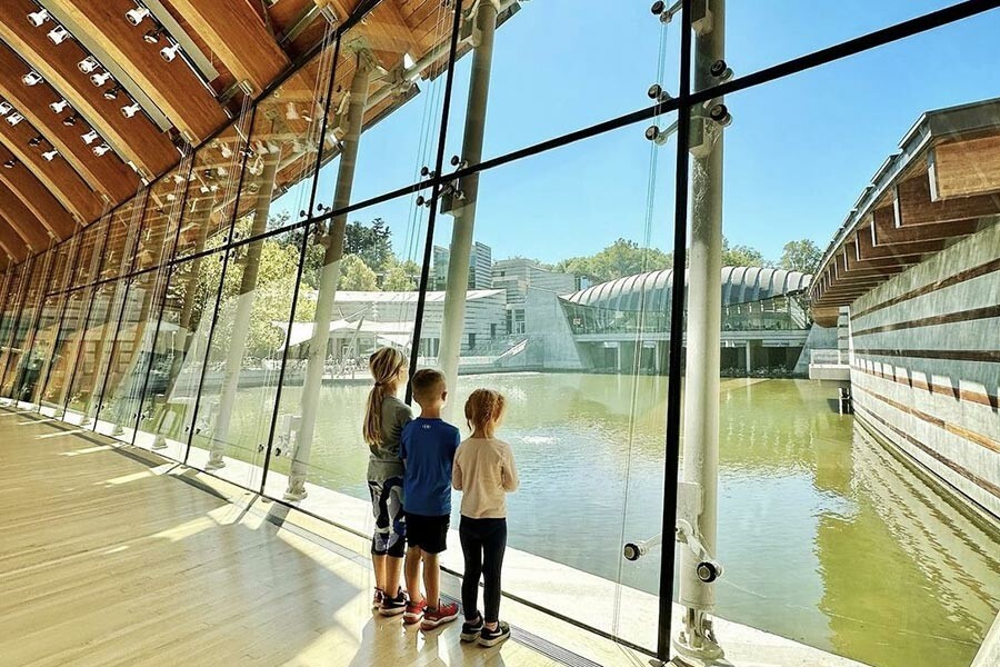 Children marveling at the beauty of Crystal Bridges