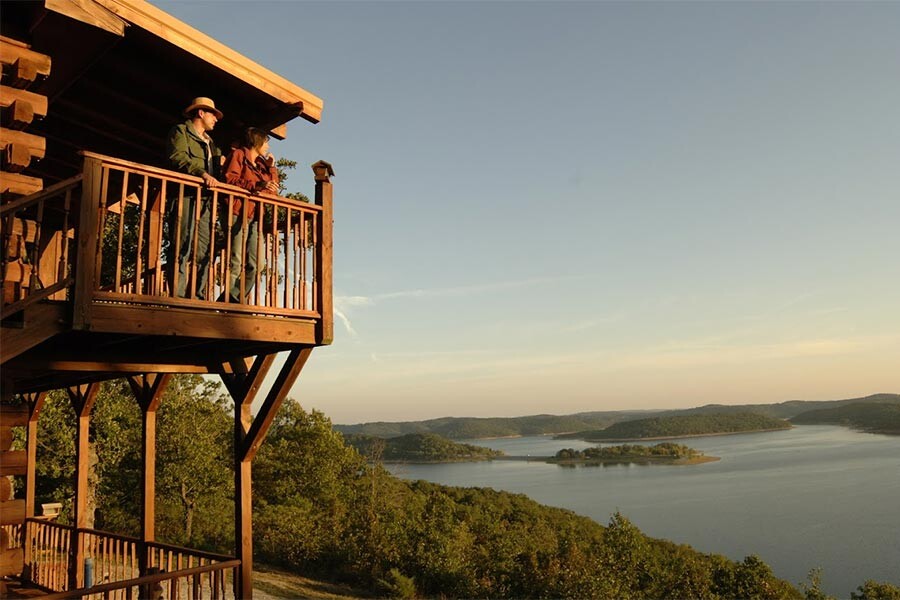 A 2-Day Romantic Beaver Lake Getaway Itinerary from Sugar Ridge Resort