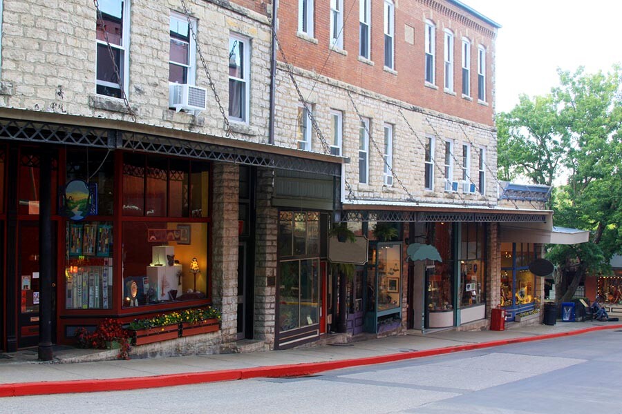 Eureka Springs arts and shopping